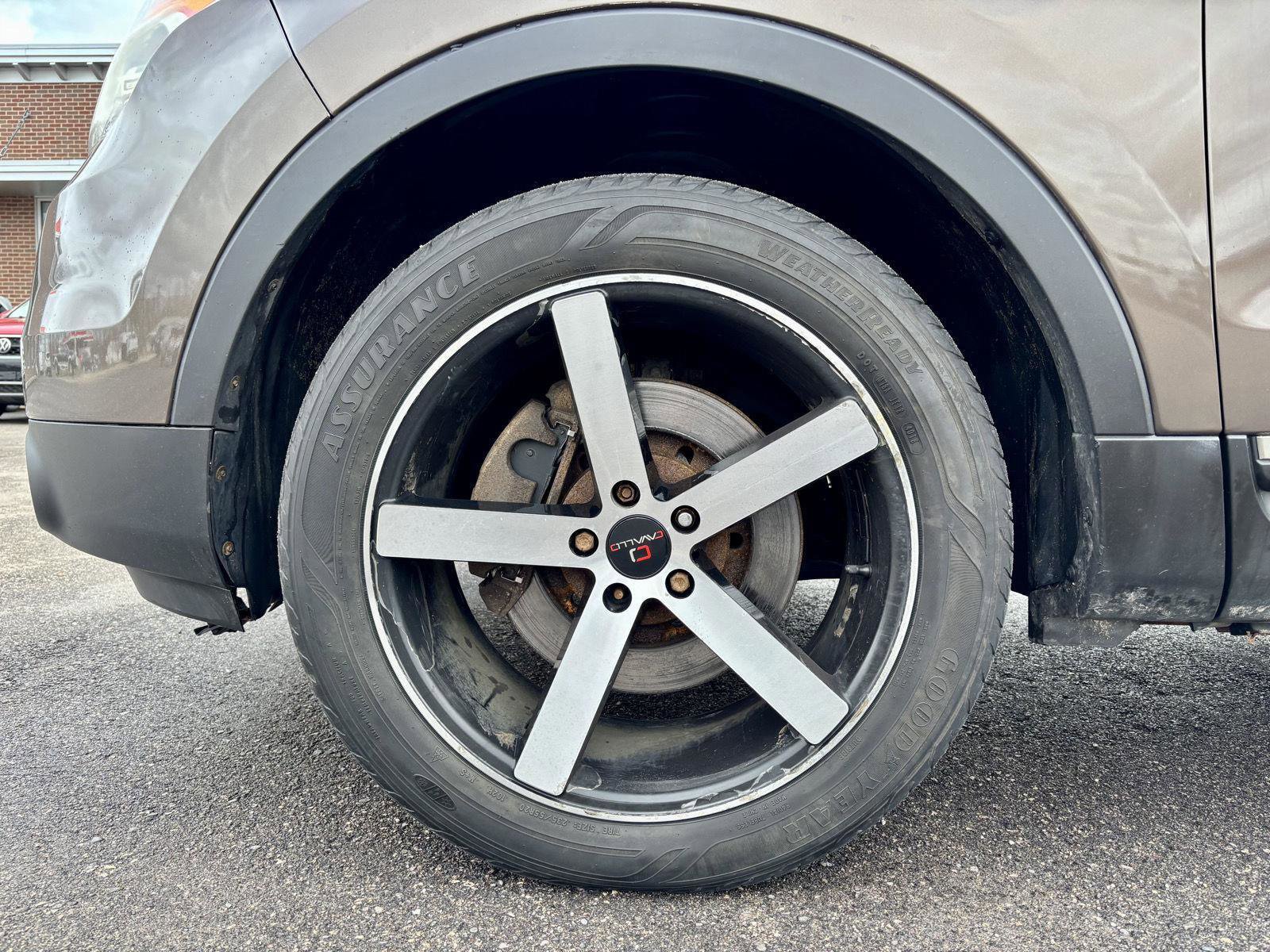 Used 2015 Ford Explorer XLT image 25