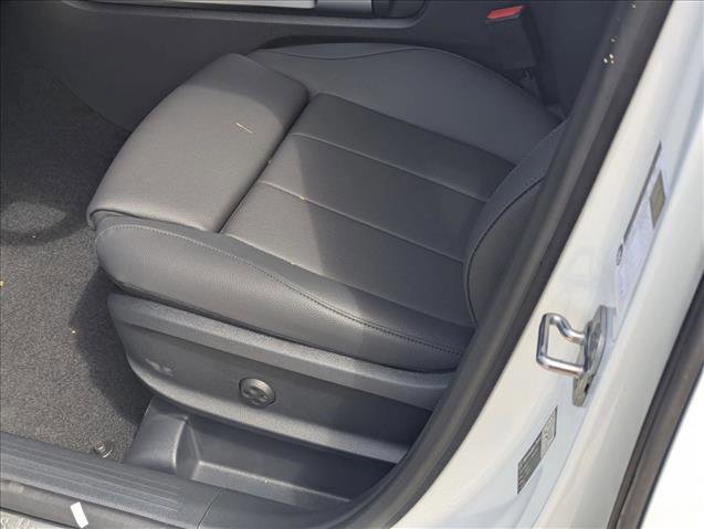 New 2026 Mercedes-Benz GLB 250 image 4
