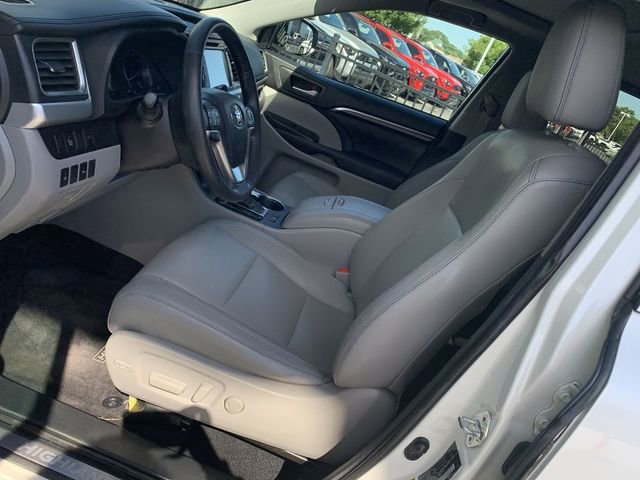 Used 2015 Toyota Highlander Limited AWD/4WD image 18