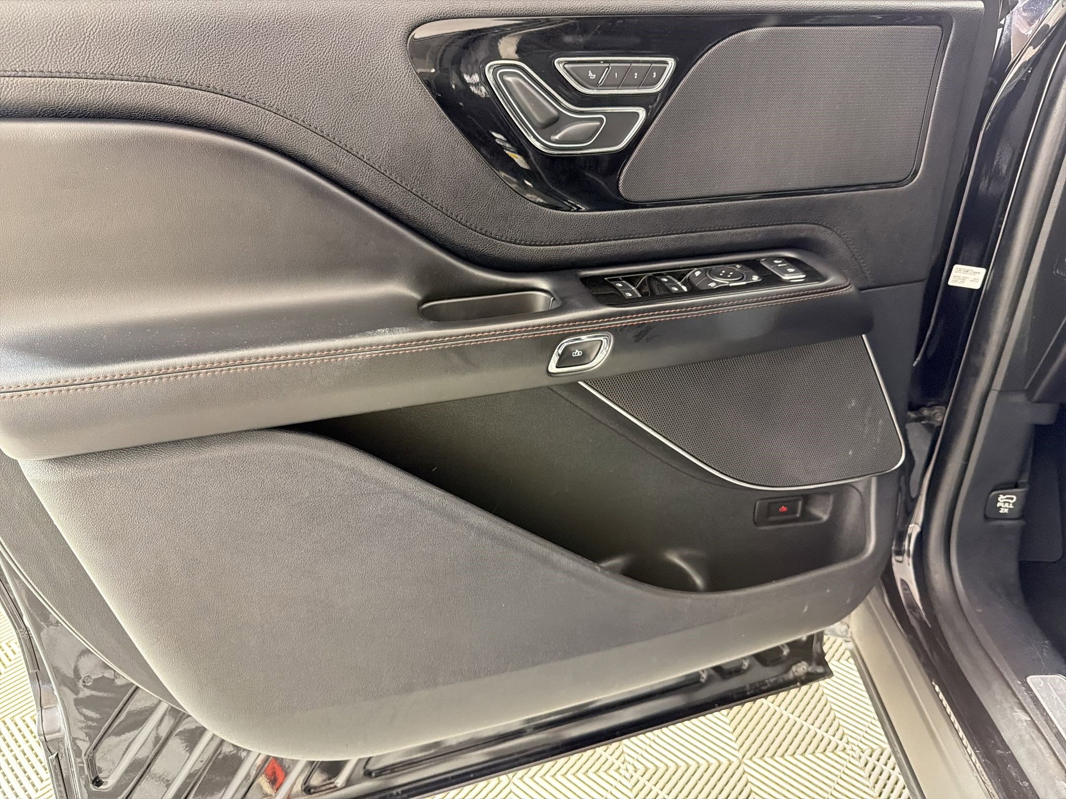 Used 2020 Lincoln Aviator 2WD image 13