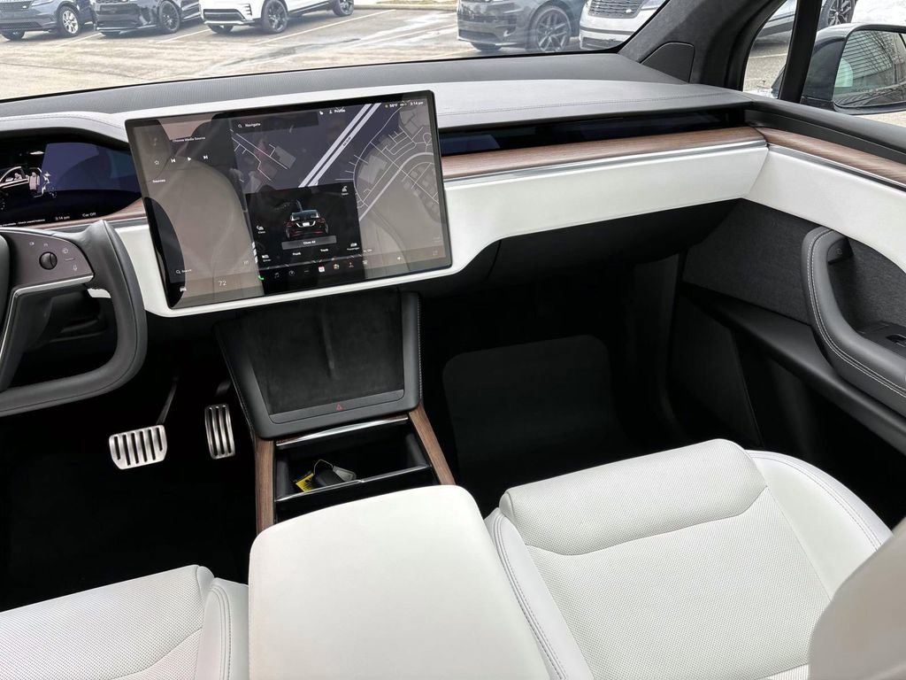 Used 2022 Tesla Model X image 31