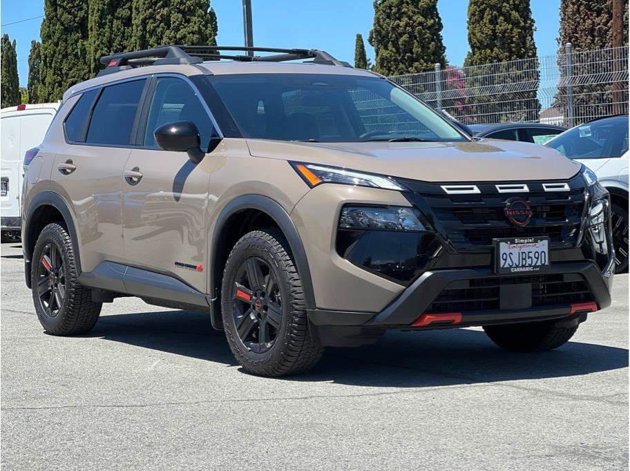 Used 2025 Nissan Rogue SV AWD/4WD image 3