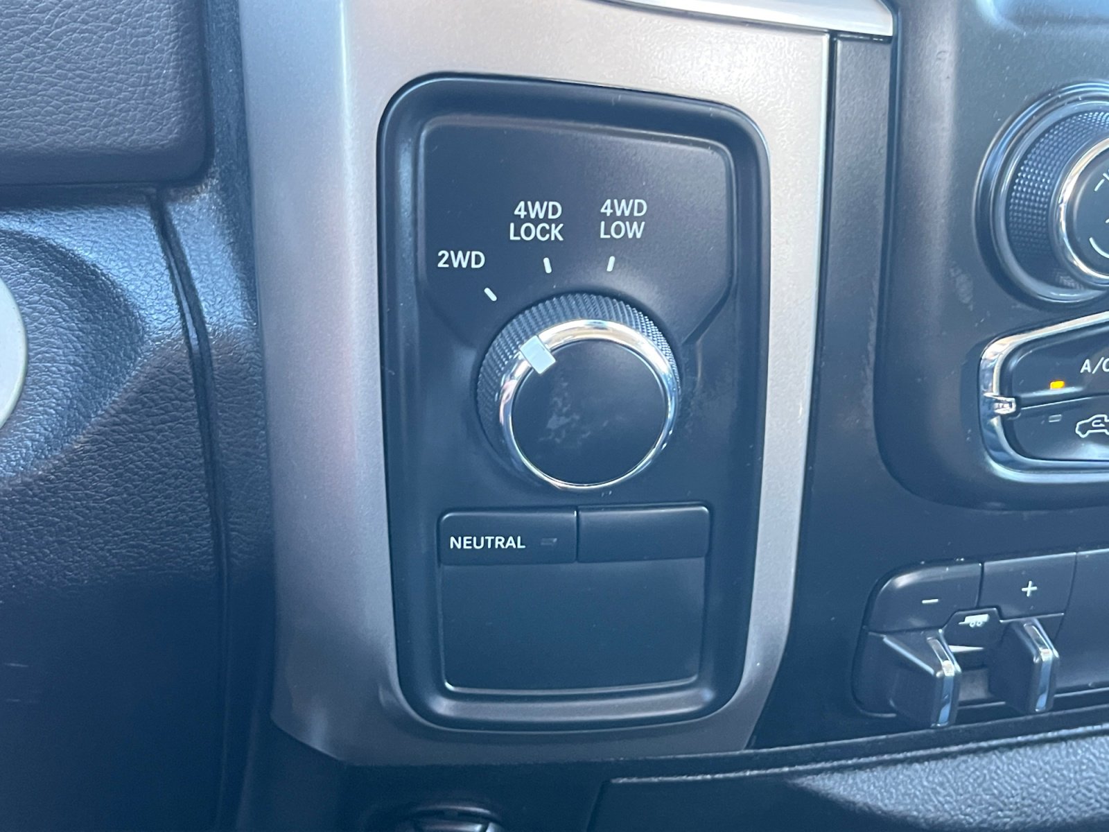 Used 2017 RAM 3500 SLT AWD/4WD image 25