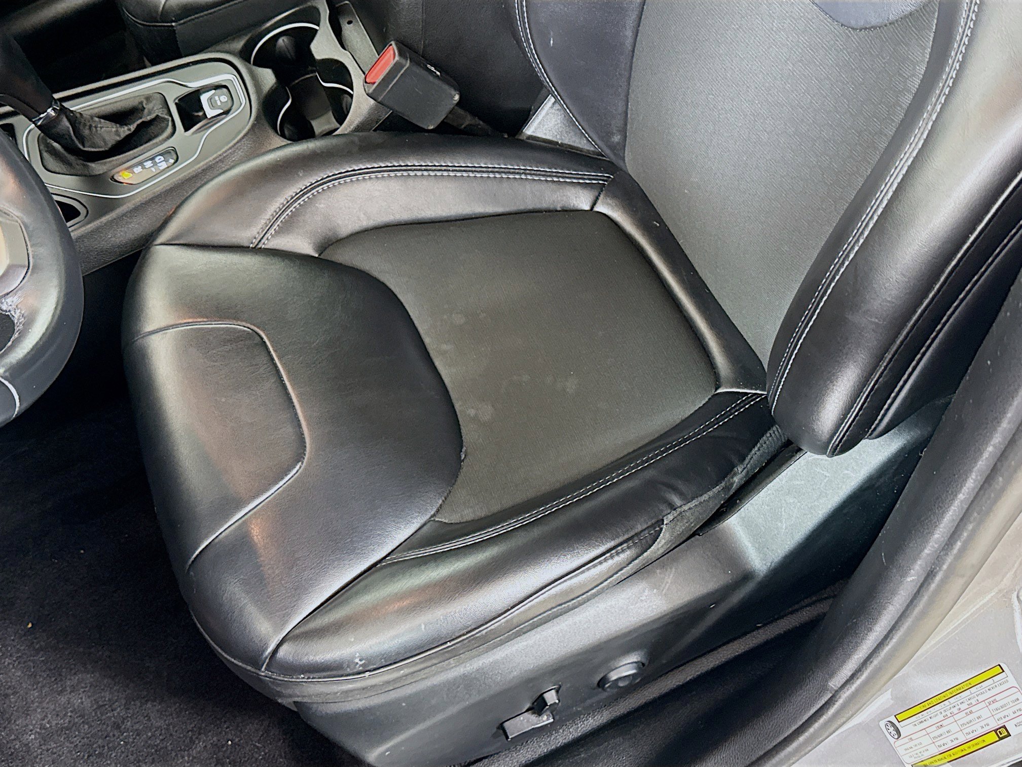 Used 2019 Jeep Cherokee Latitude Plus image 19