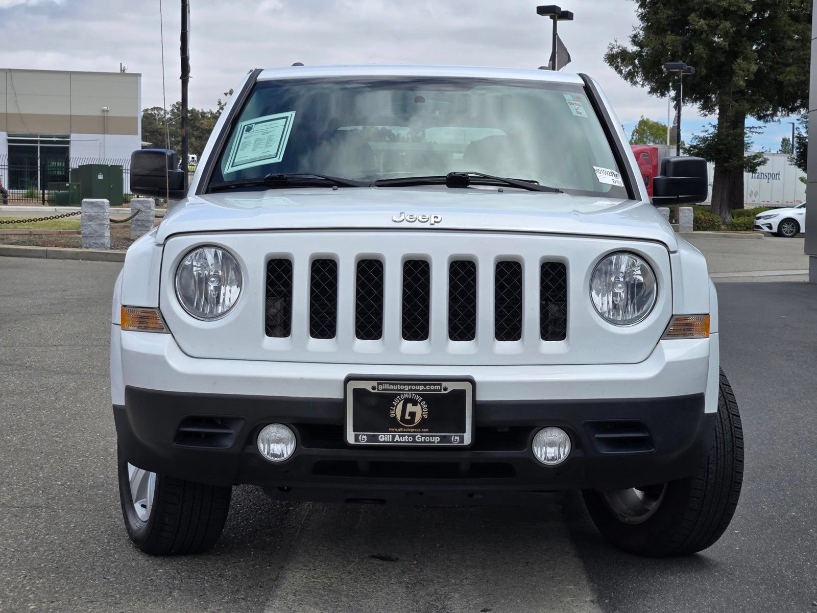 Used 2017 Jeep Patriot Latitude AWD/4WD image 2