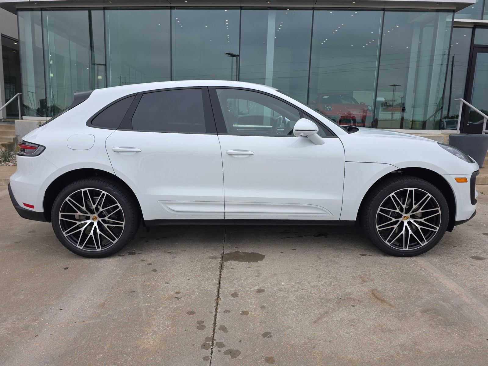 New 2026 Porsche Macan AWD/4WD image 8