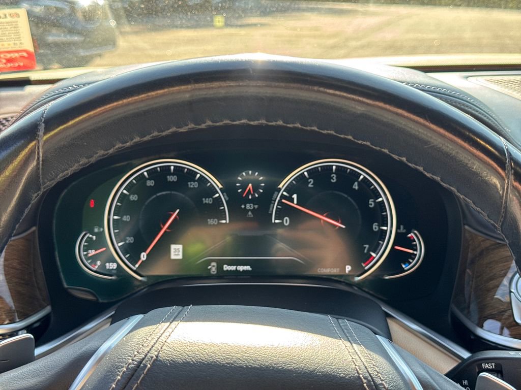 Used 2018 BMW 750i image 27