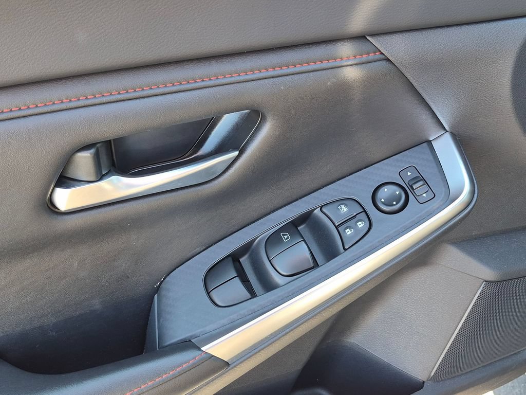 Certified 2025 Nissan Sentra SR FWD image 13