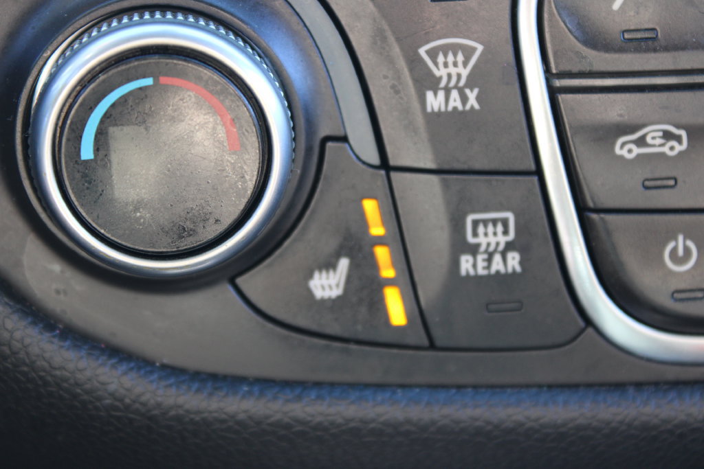Used 2018 Chevrolet Equinox LT FWD image 47