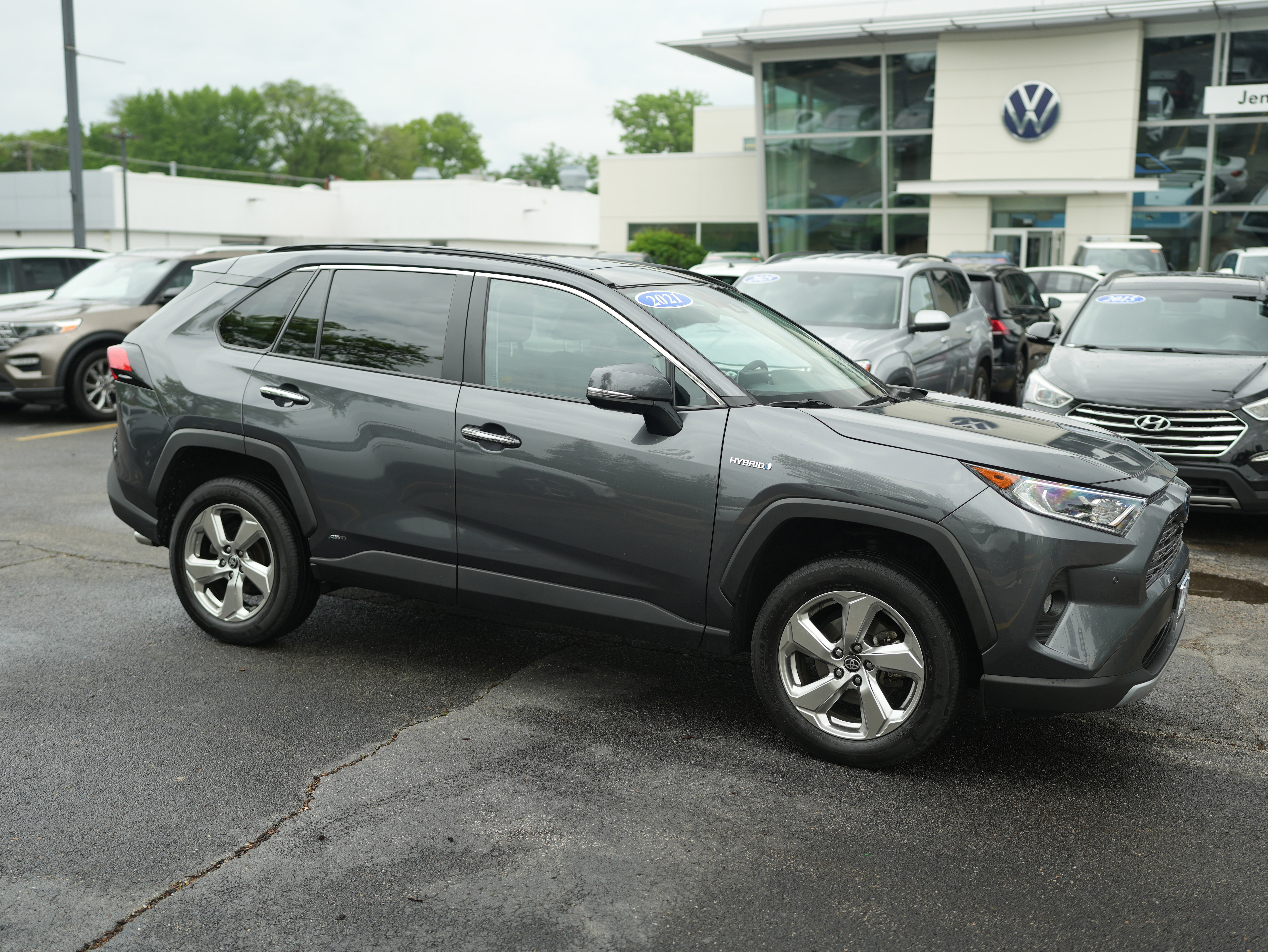 Used 2021 Toyota RAV4 Limited AWD/4WD image 10