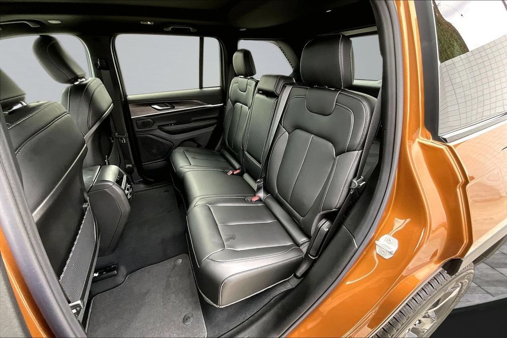 New 2026 Jeep Grand Cherokee Limited w/ Limited Altitude Package AWD/4WD image 19