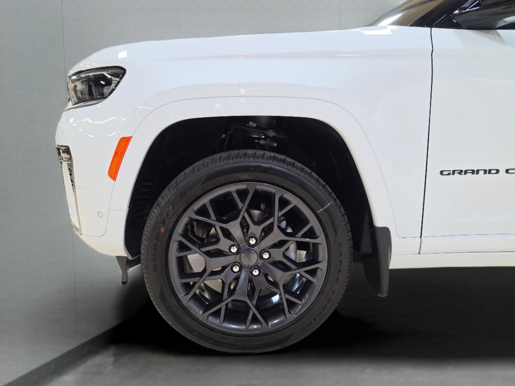 New 2026 Jeep Grand Cherokee Summit w/ Obsidian Package AWD/4WD image 25