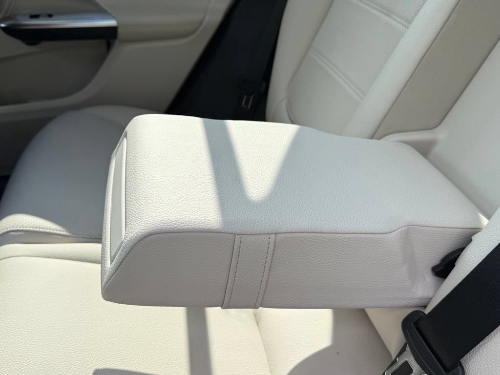 Used 2025 Mercedes-Benz GLC 350e 4MATIC image 25