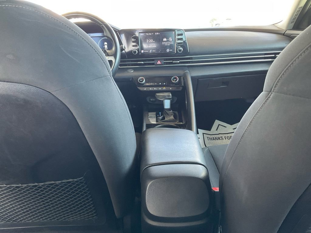 Used 2022 Hyundai Elantra SEL w/ Convenience + Premium Package image 28