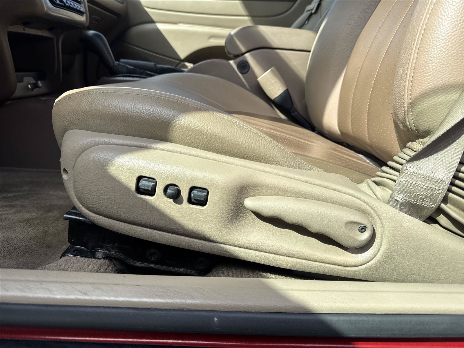 Used 2003 Chrysler Sebring GTC FWD image 19