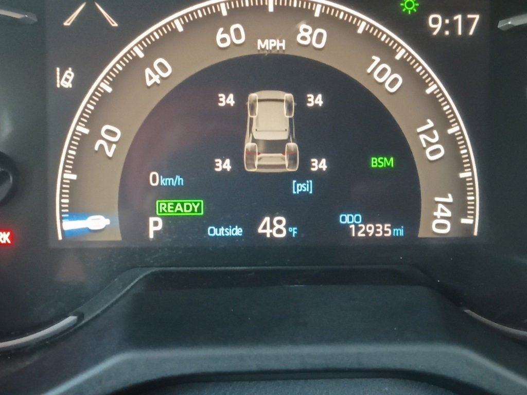 Used 2025 Toyota RAV4 XLE image 2