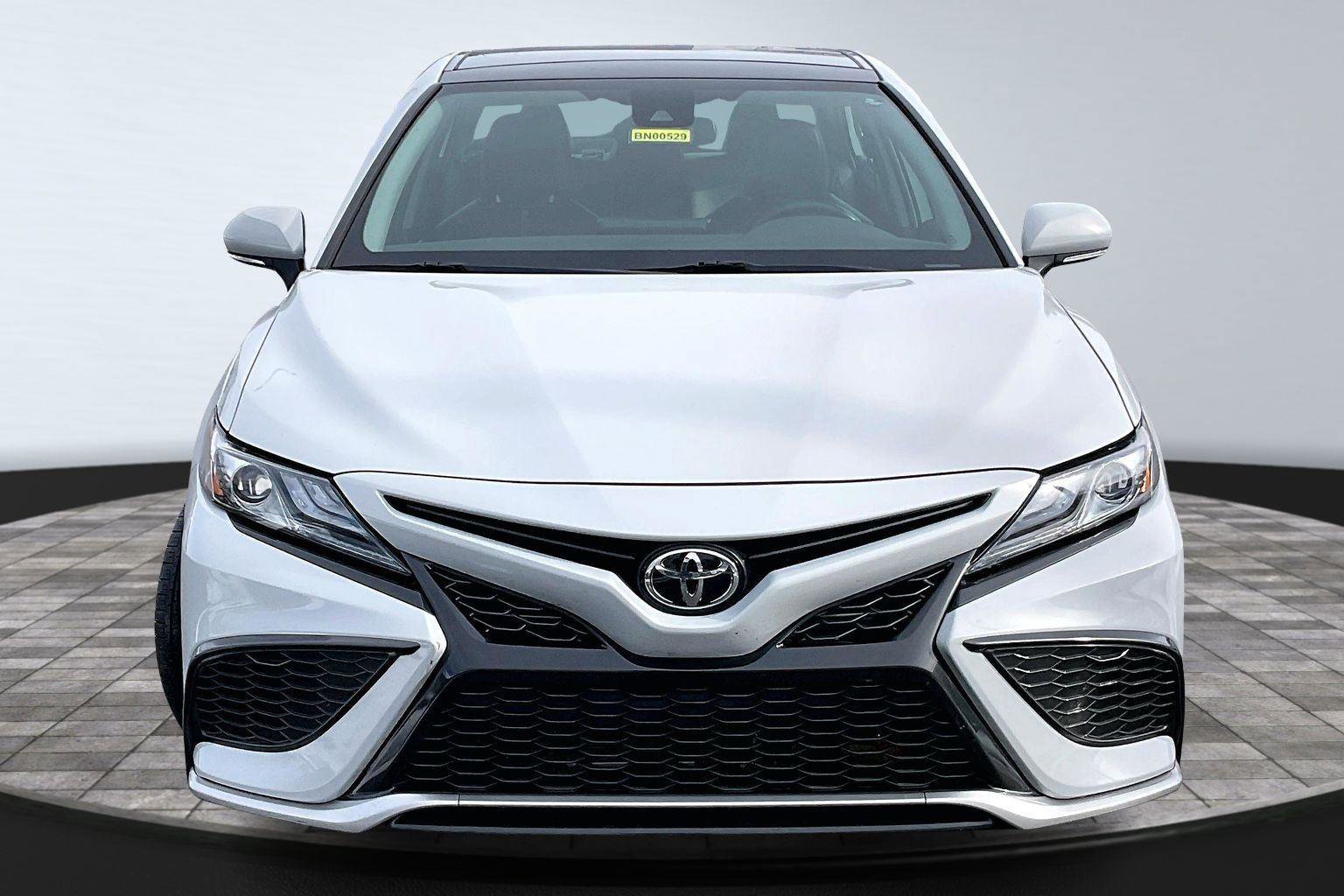 Used 2022 Toyota Camry XSE image 4