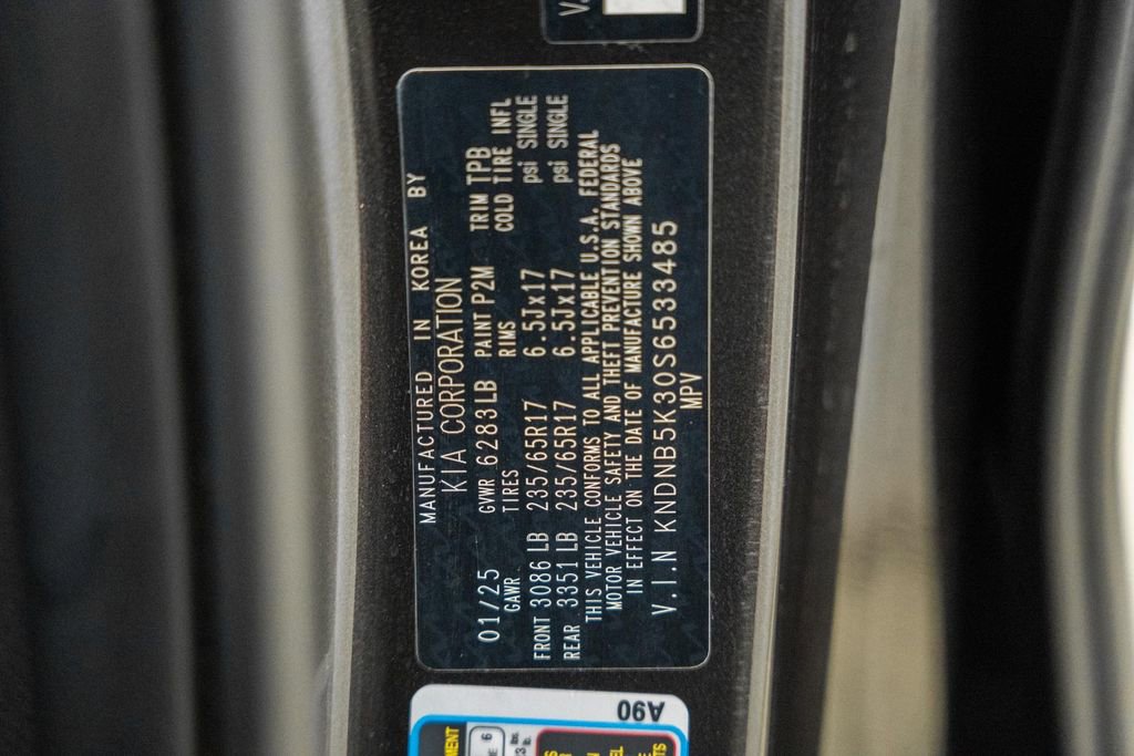 Used 2025 Kia Carnival FWD image 41