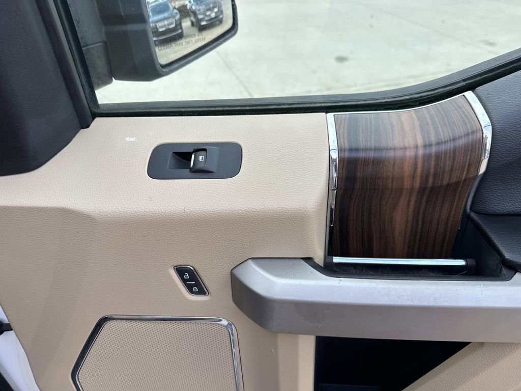 Used 2015 Ford F150 Lariat image 16