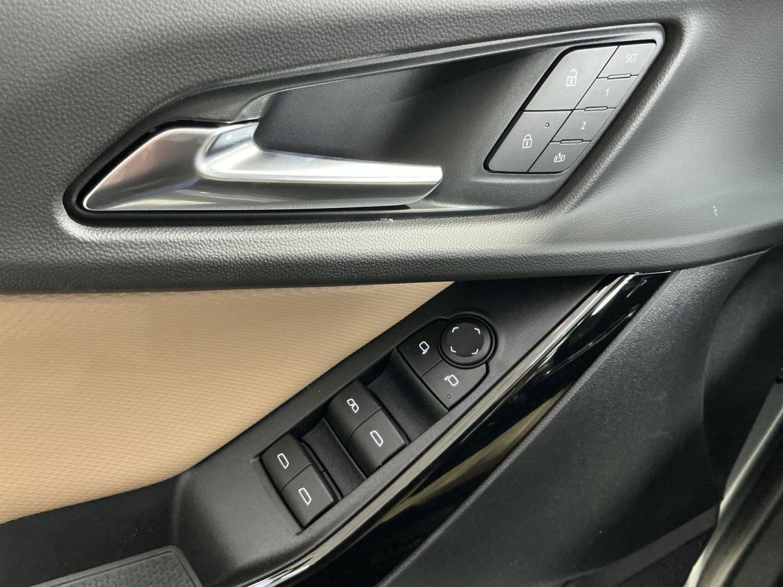 New 2026 Chevrolet Equinox ACTIV w/ Convenience Package III image 23