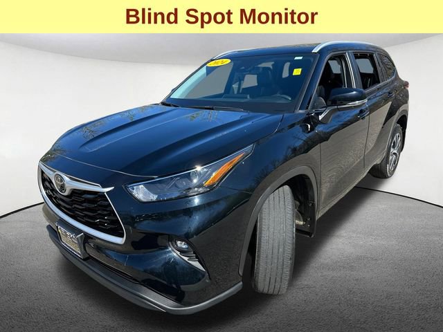 Used 2024 Toyota Highlander XLE AWD/4WD image 5