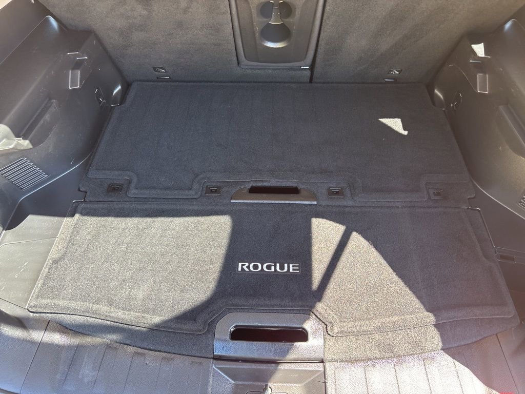 Used 2017 Nissan Rogue SV image 16