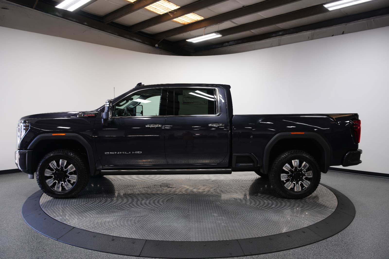 New 2025 GMC Sierra 2500 Denali w/ Denali Reserve Package image 7