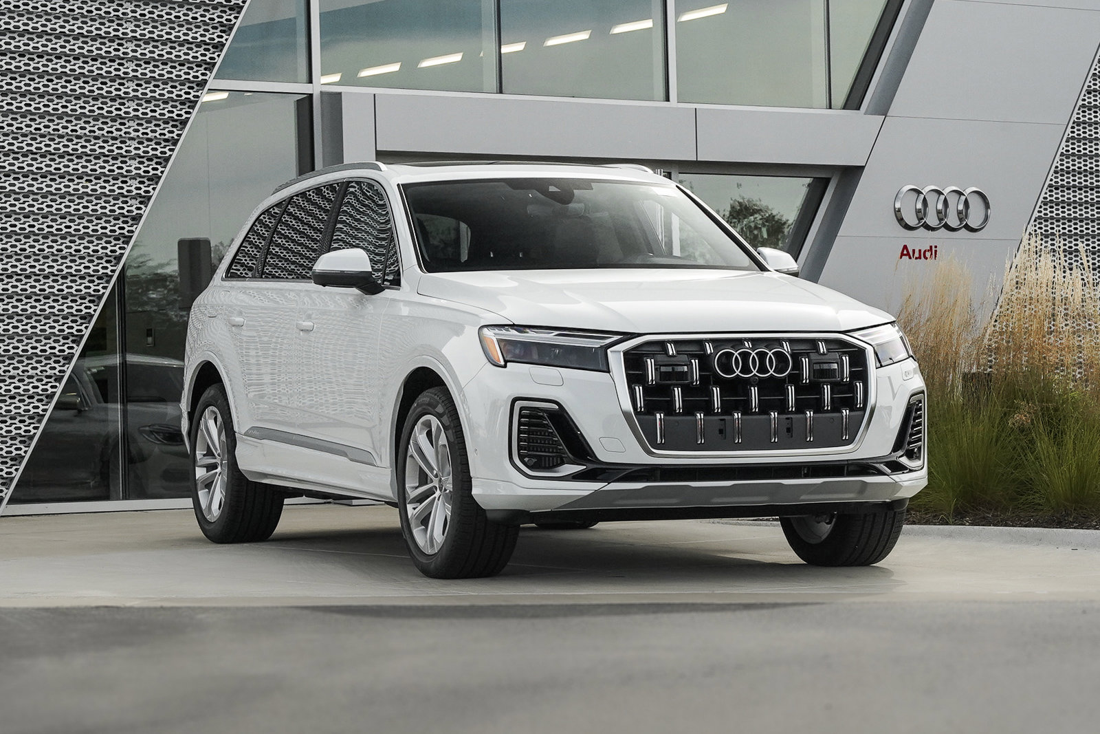 Certified 2025 Audi Q7 3.0T Premium Plus image 1