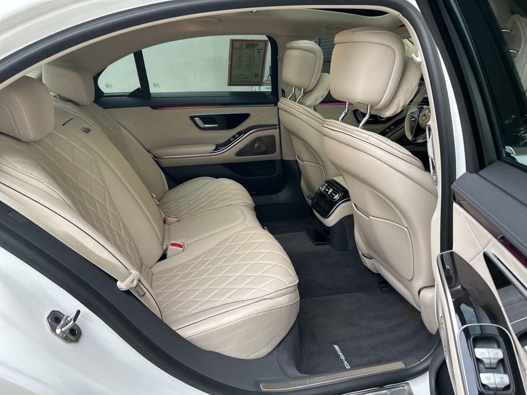 Used 2024 Mercedes-Benz S 580e 4MATIC Sedan w/ AMG Line image 29