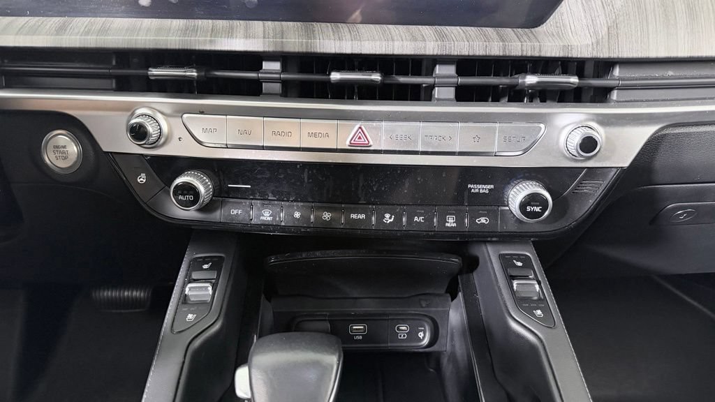 Used 2023 Kia Telluride EX w/ EX Captain's Chair Package AWD/4WD image 27
