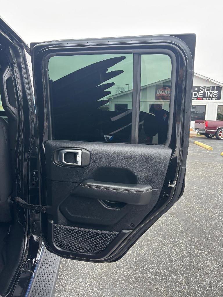 Used 2018 Jeep Wrangler Unlimited Sahara w/ Uconnect 4C Nav & Sound Group AWD/4WD image 27