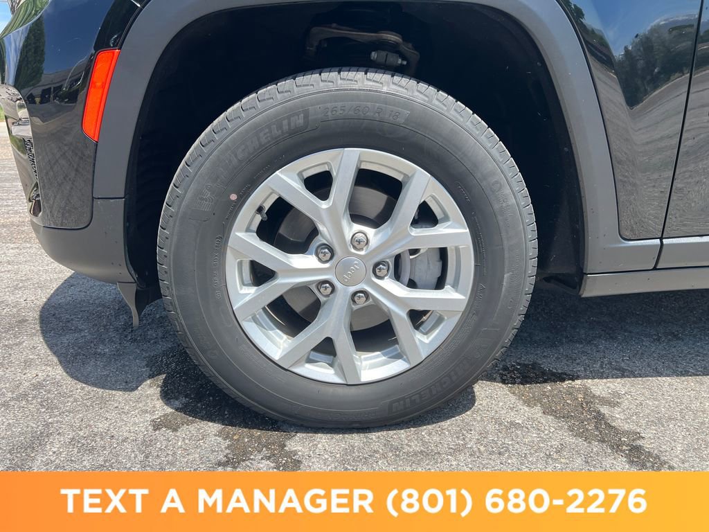 Used 2023 Jeep Grand Cherokee Limited w/ Trailer Tow Prep Group (B) AWD/4WD image 9