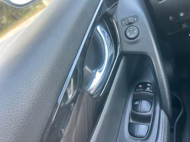 Used 2020 Nissan Rogue Sport SV image 21