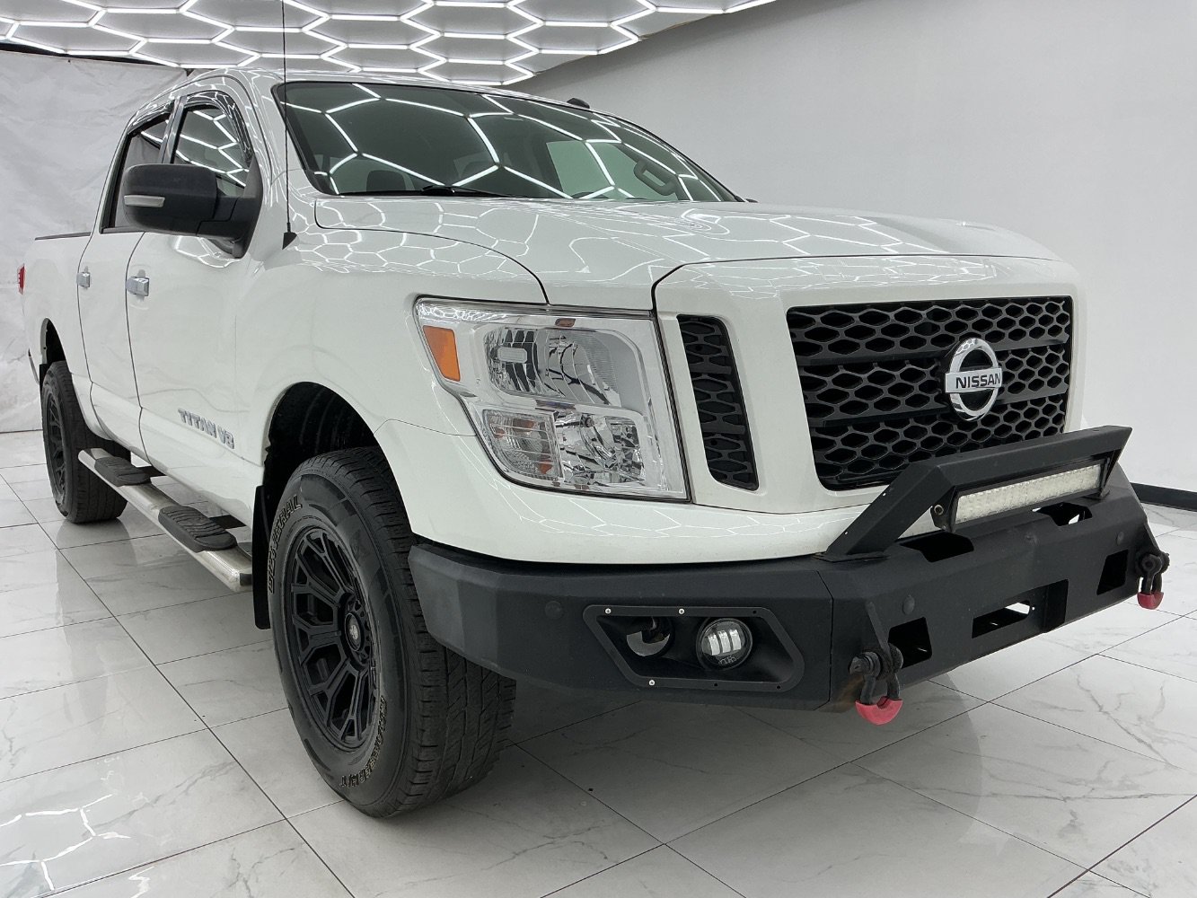 Used 2019 Nissan Titan SV AWD/4WD image 3