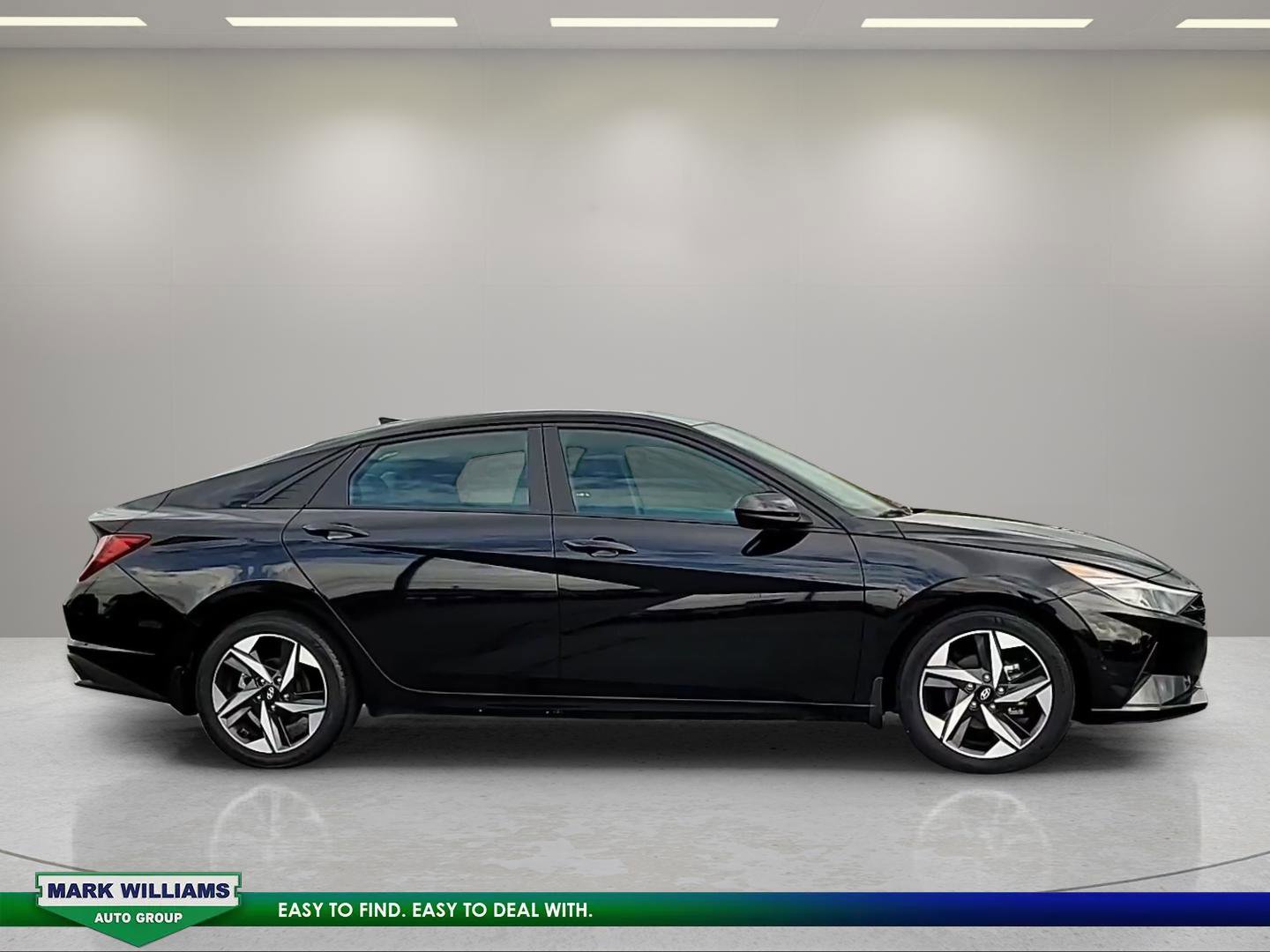 Used 2023 Hyundai Elantra SEL w/ Convenience Package FWD image 2