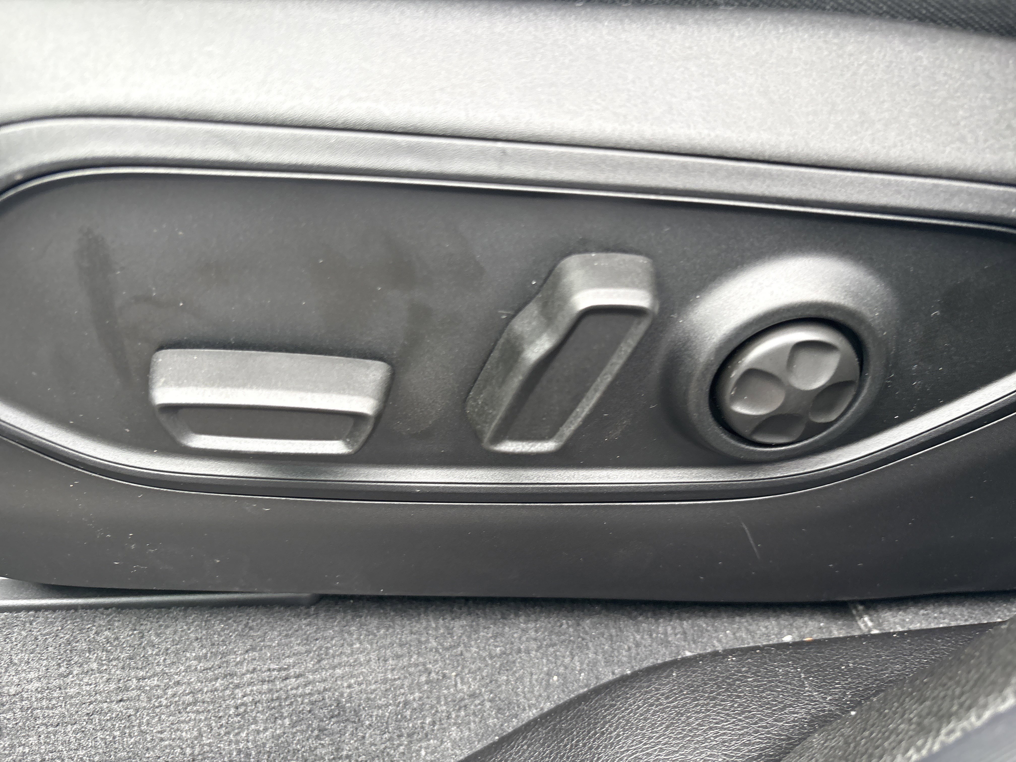 New 2025 Jeep Grand Cherokee L Limited w/ Black Appearance Package image 21