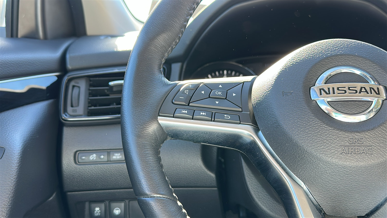 Used 2019 Nissan Rogue Sport SL AWD/4WD image 16