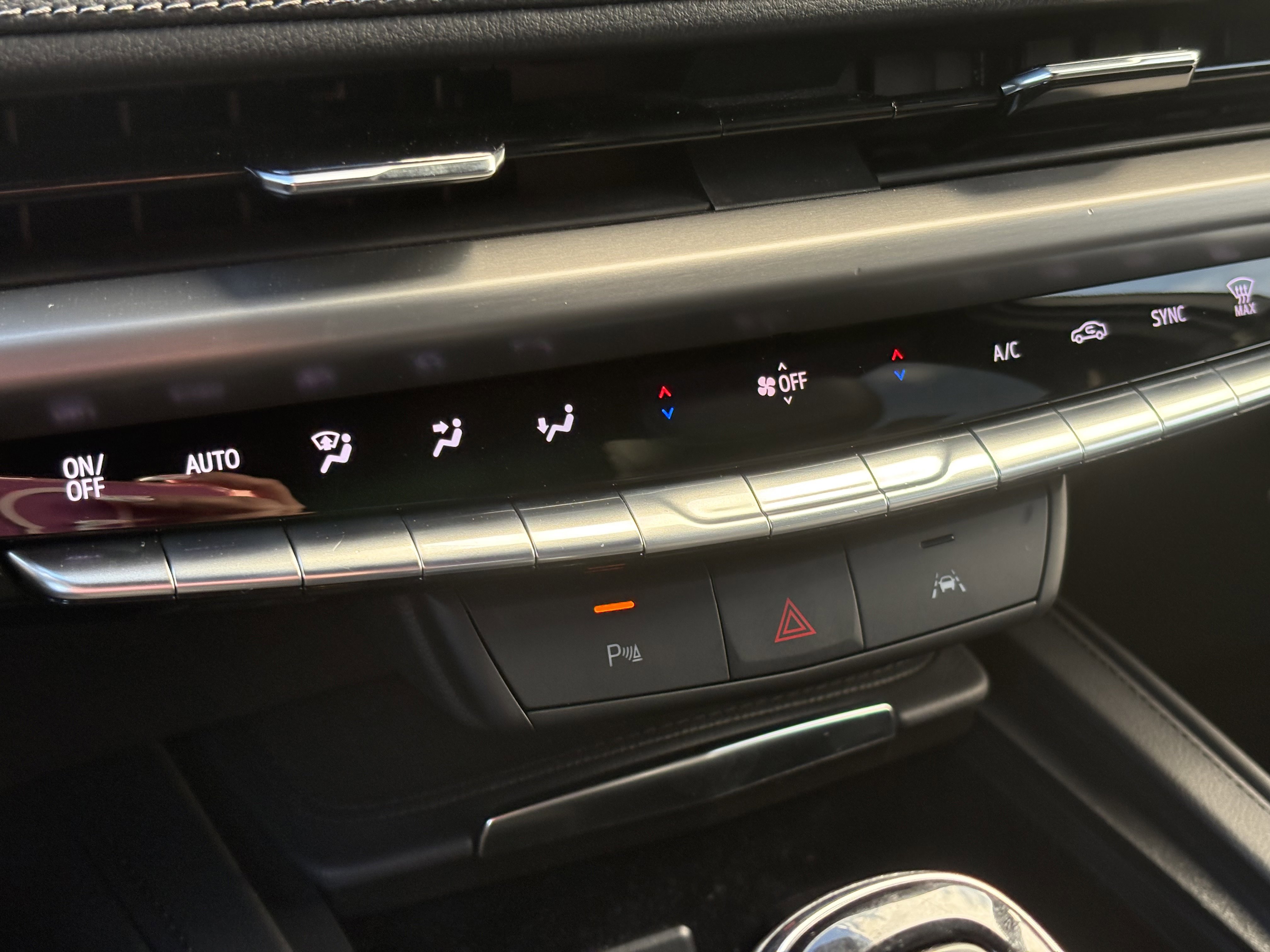 Used 2024 Cadillac XT4 Premium Luxury image 22