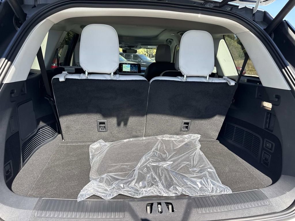 New 2026 Lincoln Aviator 2WD w/ Jet Appearance Package image 11