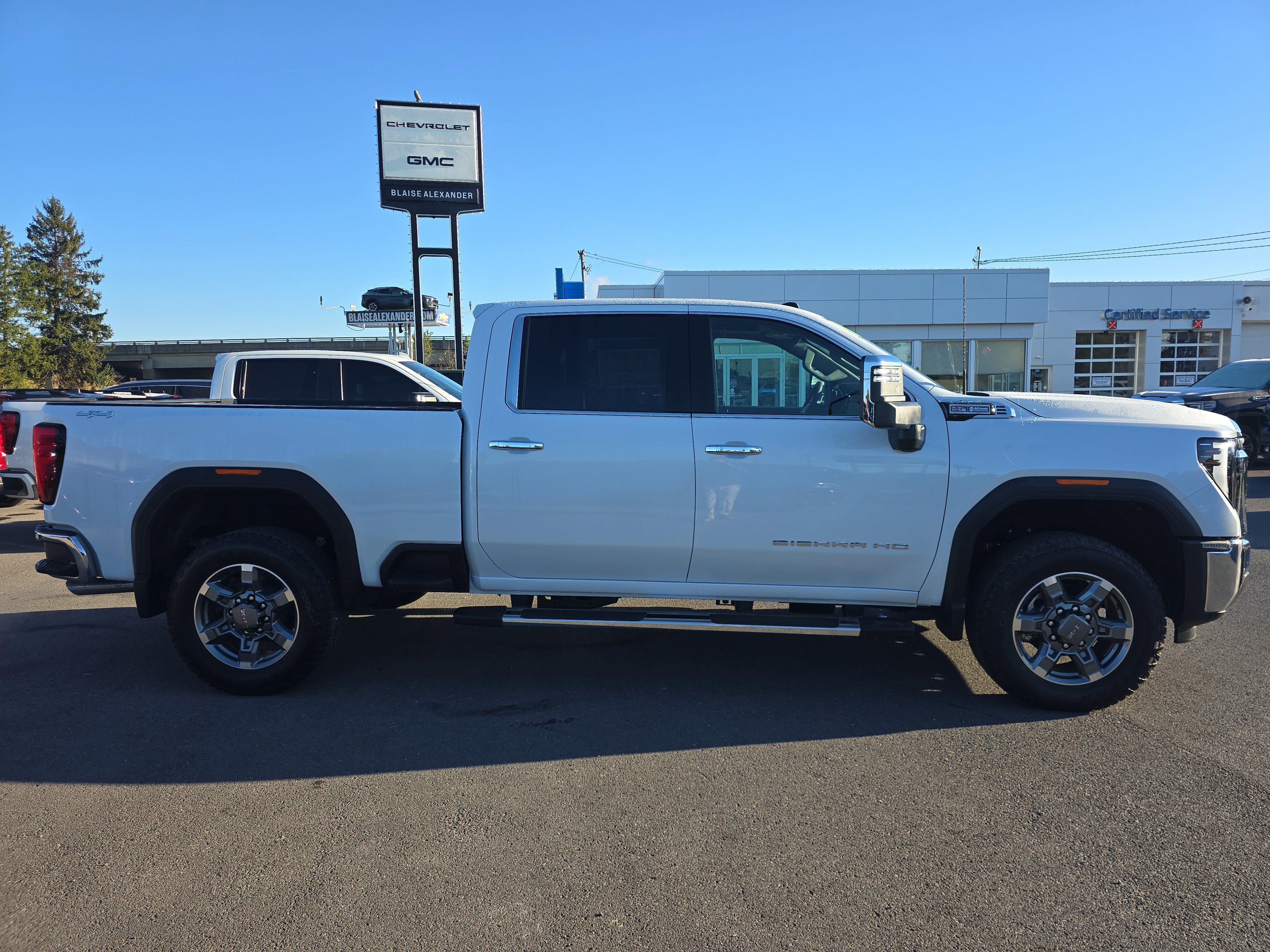 New 2026 GMC Sierra 2500 SLT w/ SLT Premium Package image 2