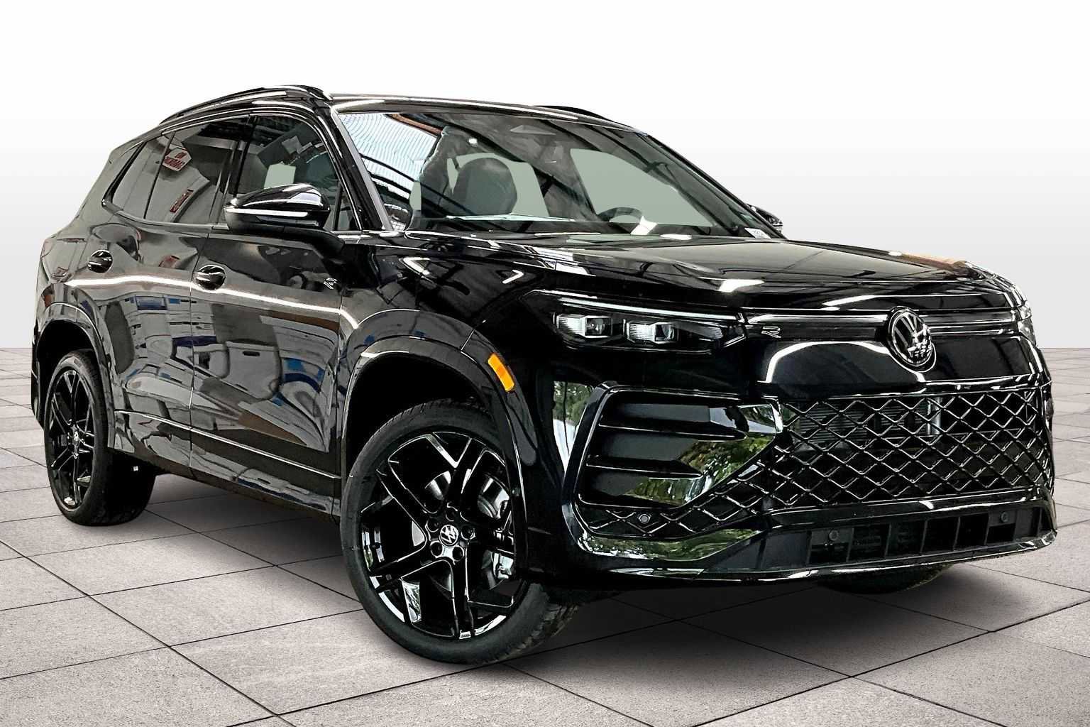 New 2026 Volkswagen Tiguan SE R-Line image 2