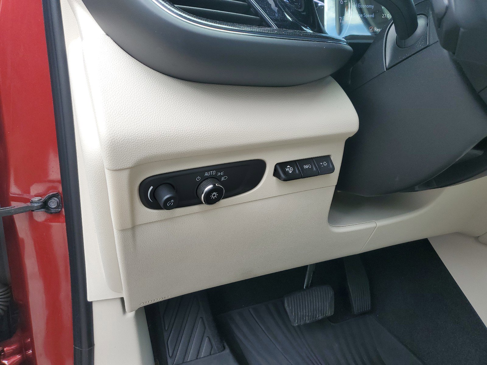 Used 2021 Buick Envision Essence w/ Technology Package I image 19