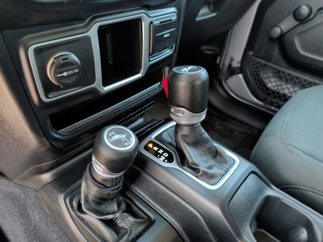 Used 2018 Jeep Wrangler Unlimited Sport image 29