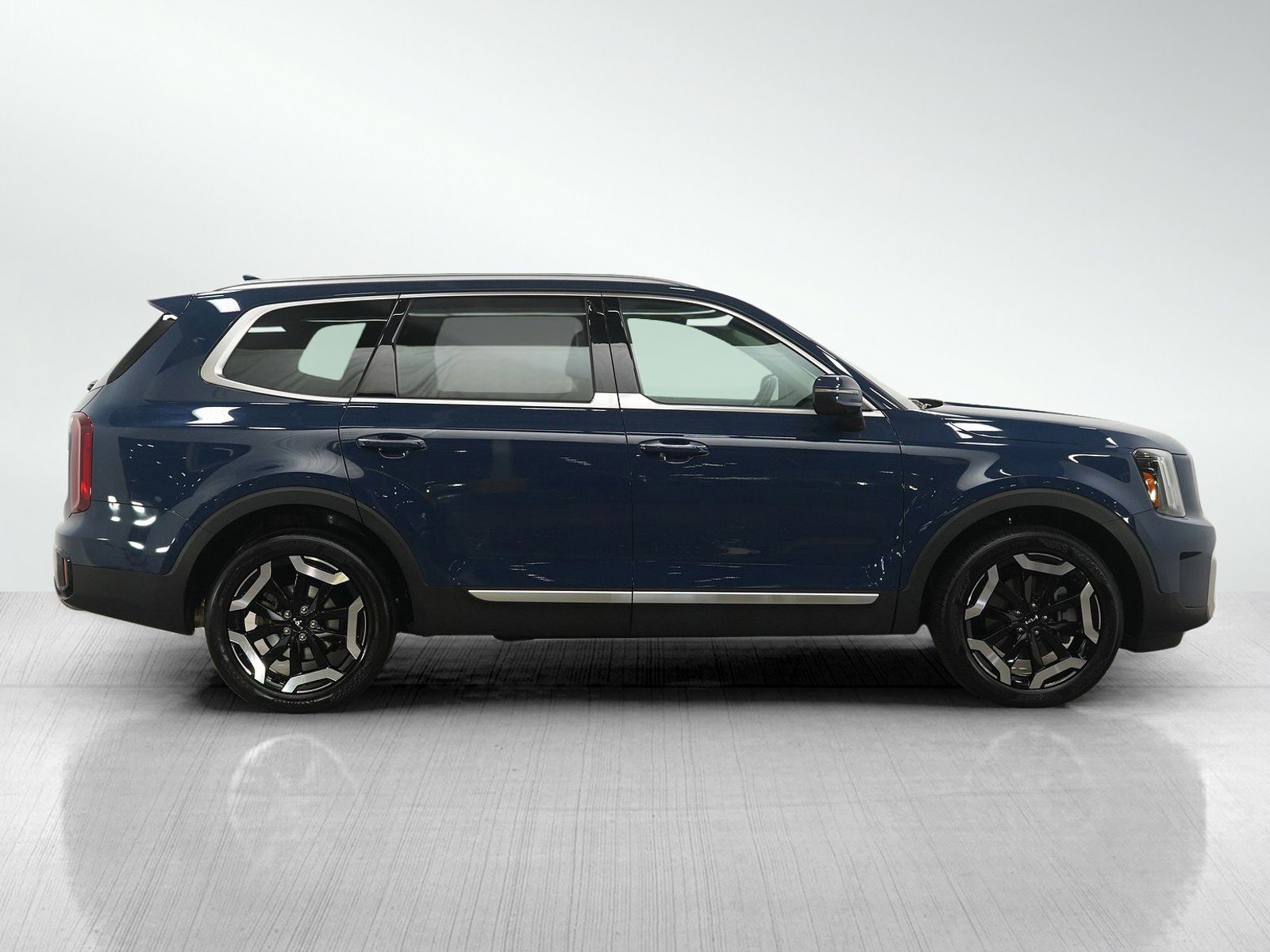 Used 2023 Kia Telluride S w/ S Sunroof Package image 6