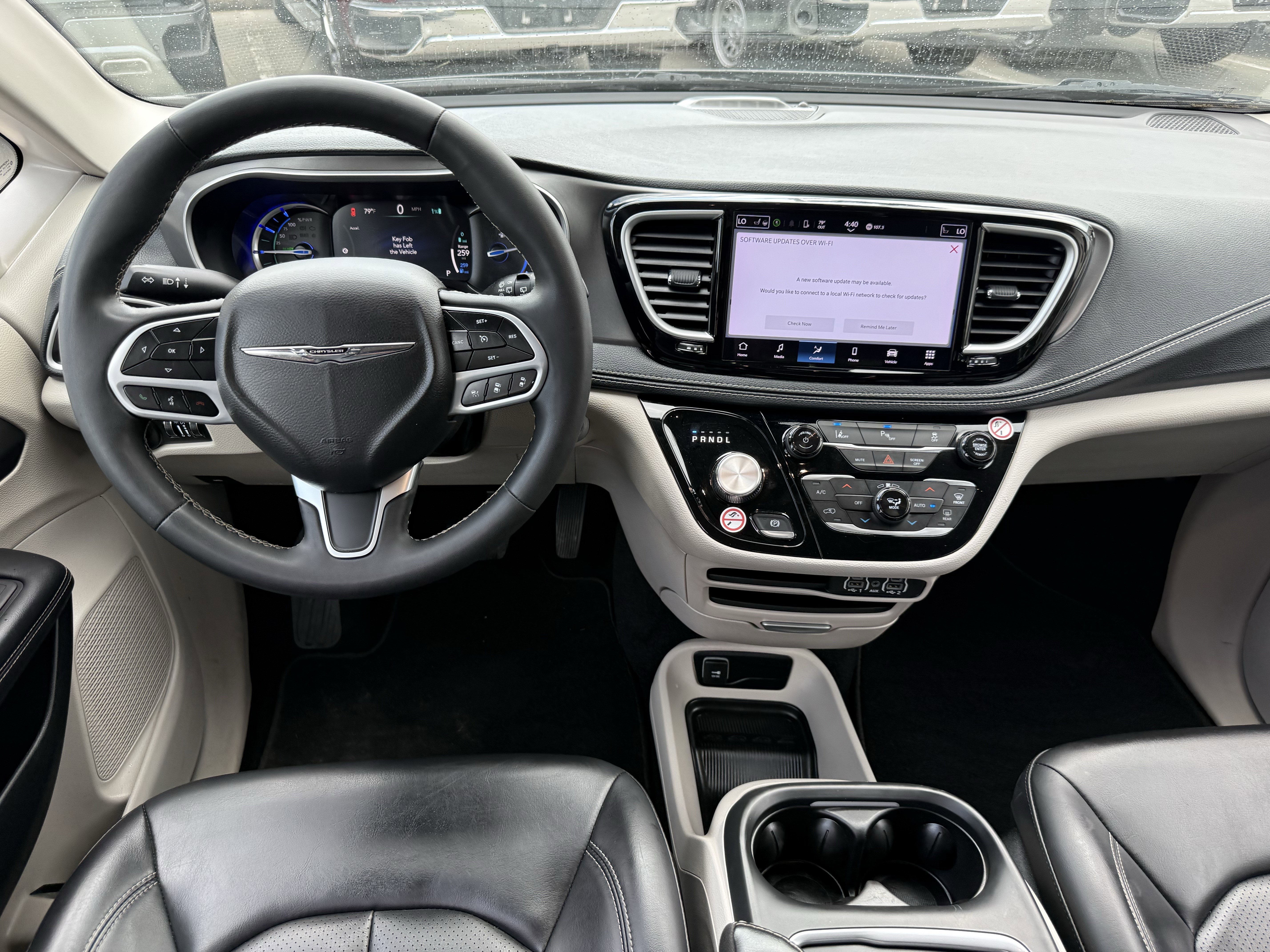 Used 2023 Chrysler Pacifica Touring-L image 15