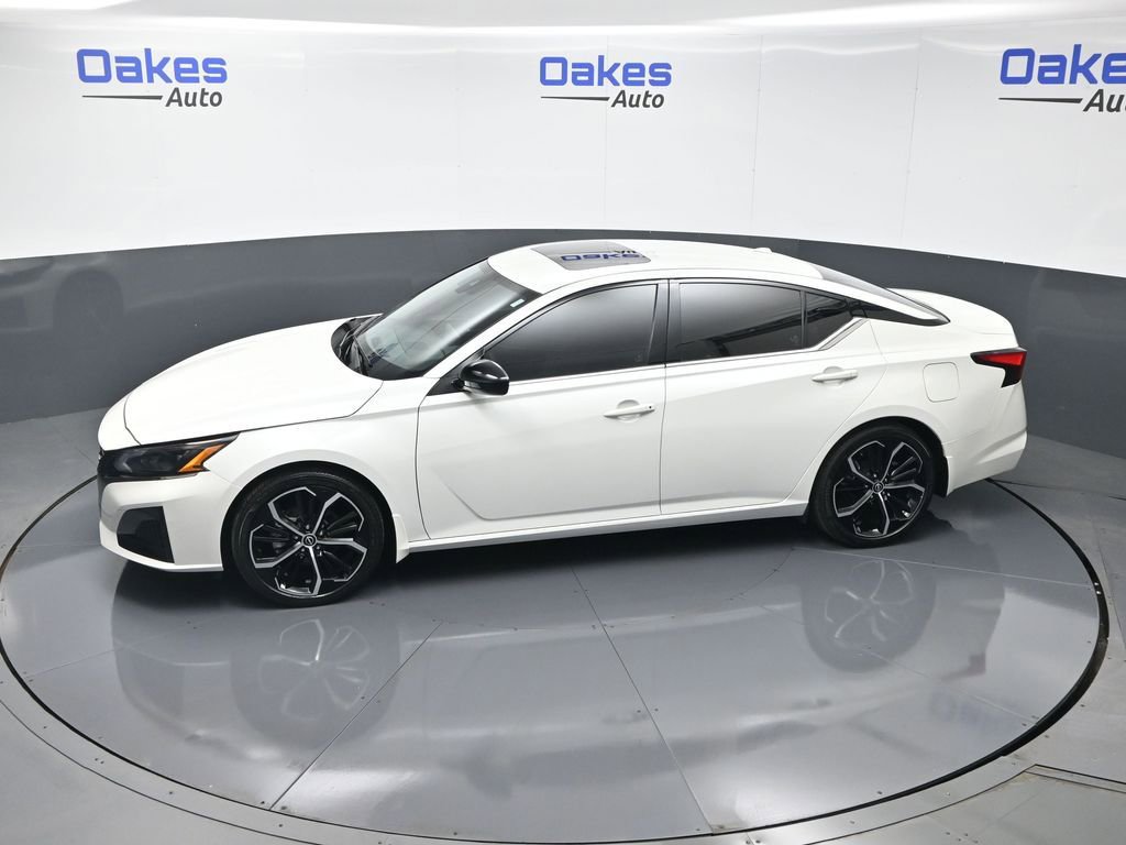 Used 2024 Nissan Altima 2.5 SR w/ SR Premium Package image 48