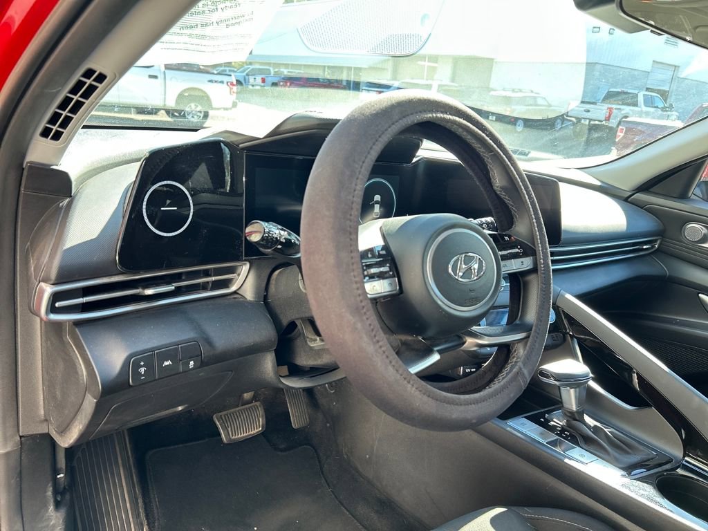 Used 2023 Hyundai Elantra SEL w/ Convenience Package image 10