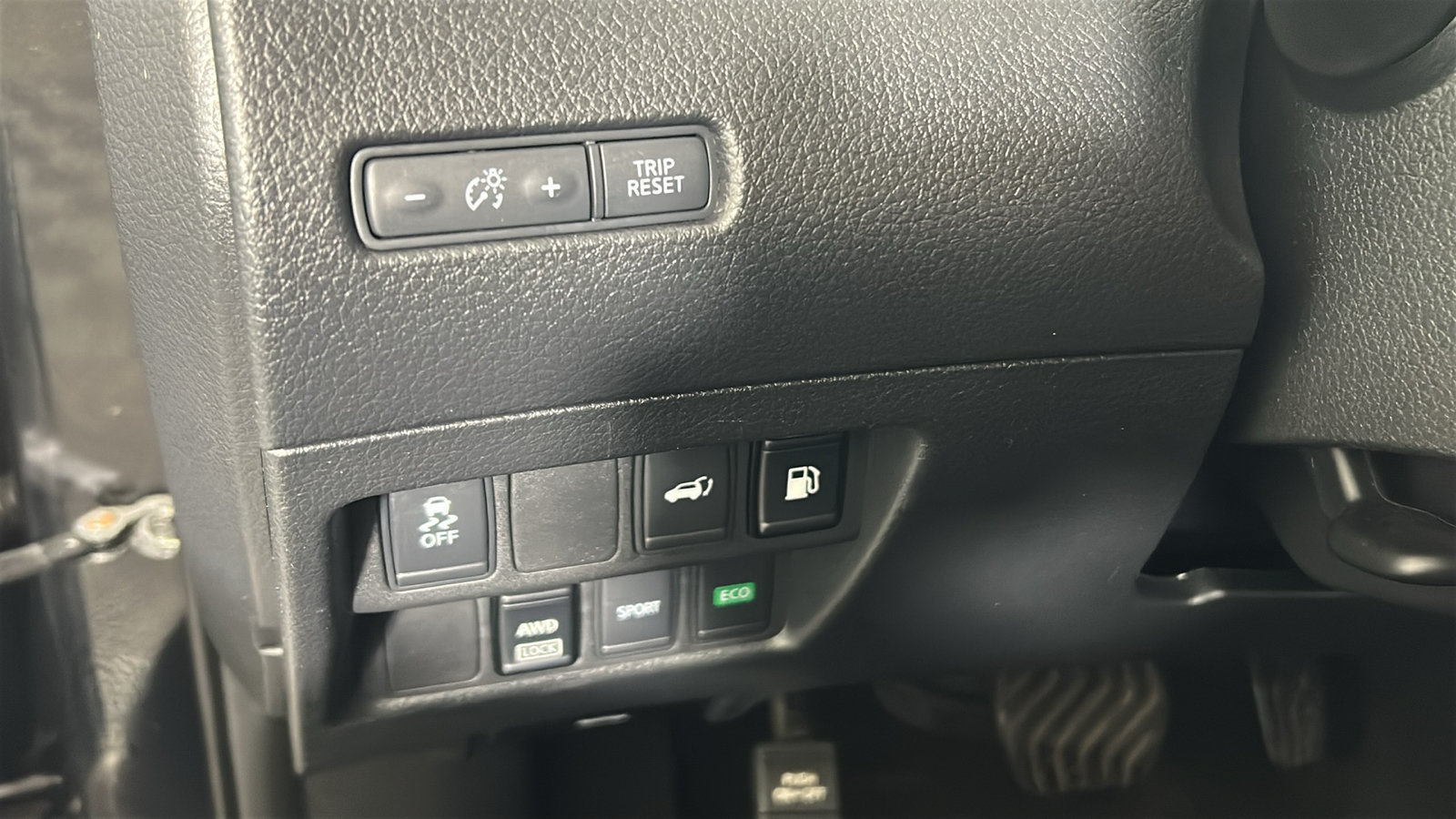 Used 2018 Nissan Rogue SV AWD/4WD image 23