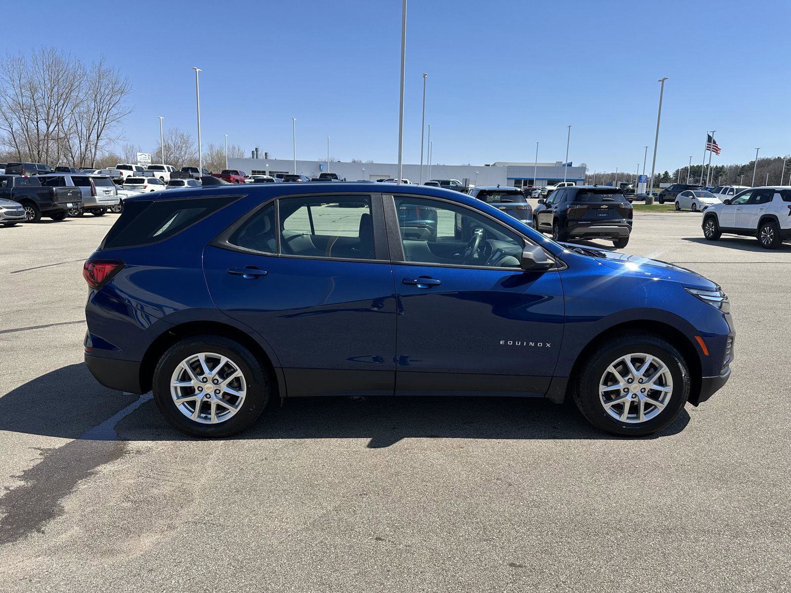 Used 2022 Chevrolet Equinox LS AWD/4WD image 10