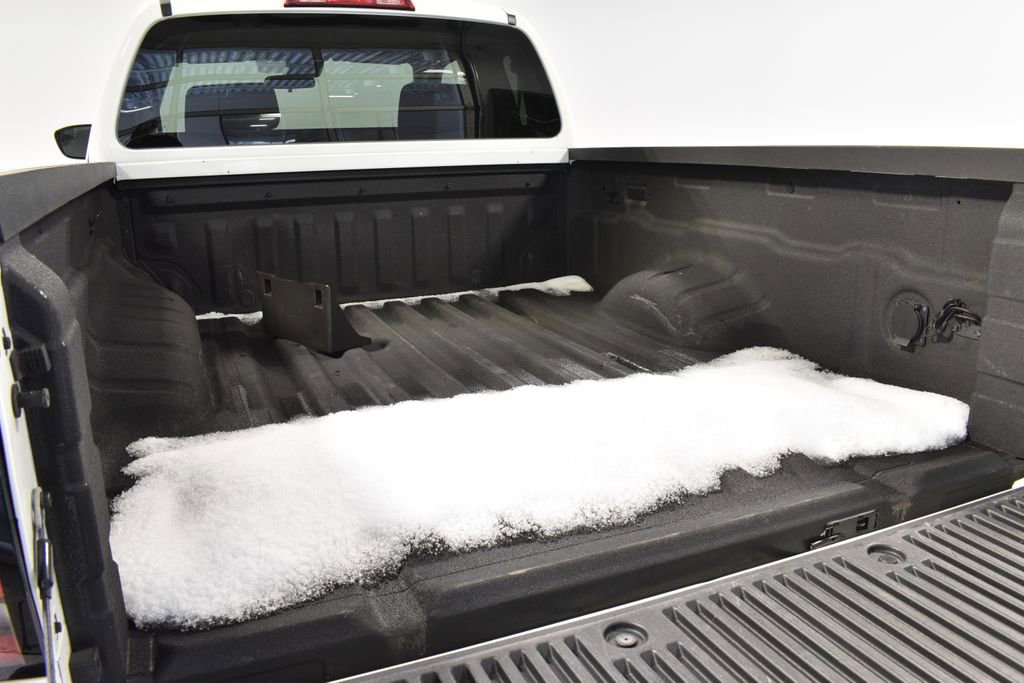 Used 2024 Nissan Frontier S w/ Technology Package image 28